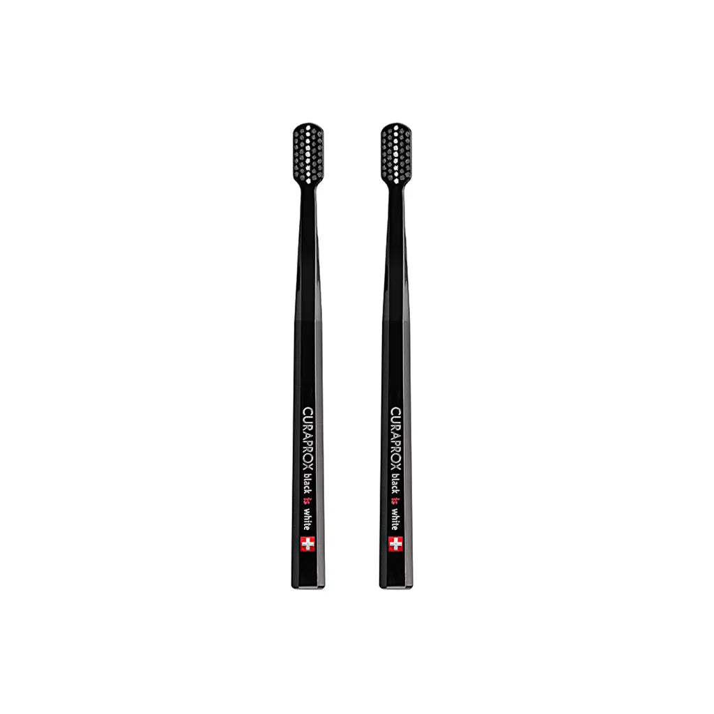 CURAPROX Kit Escova de Dentes Black is White